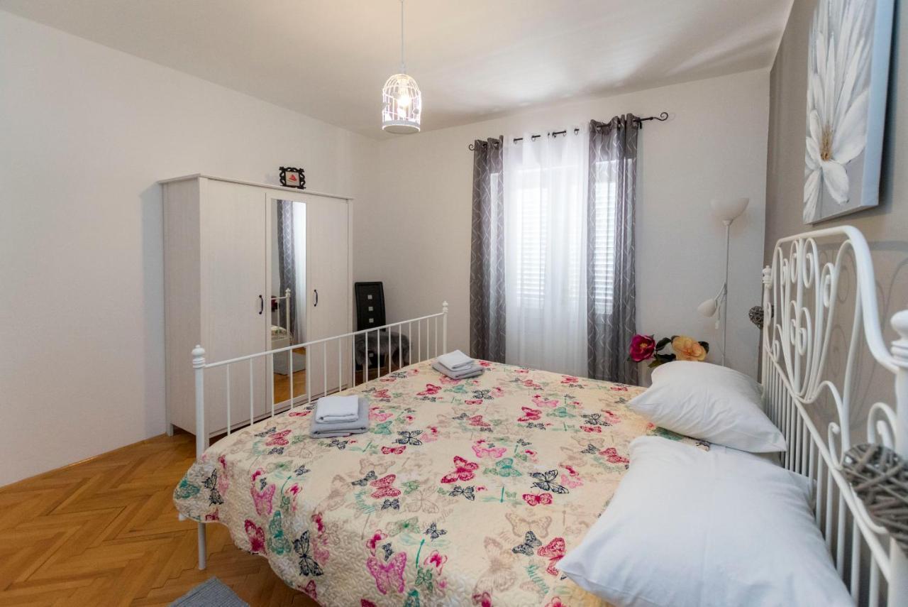 Apartments Zmika Primosten Exterior photo
