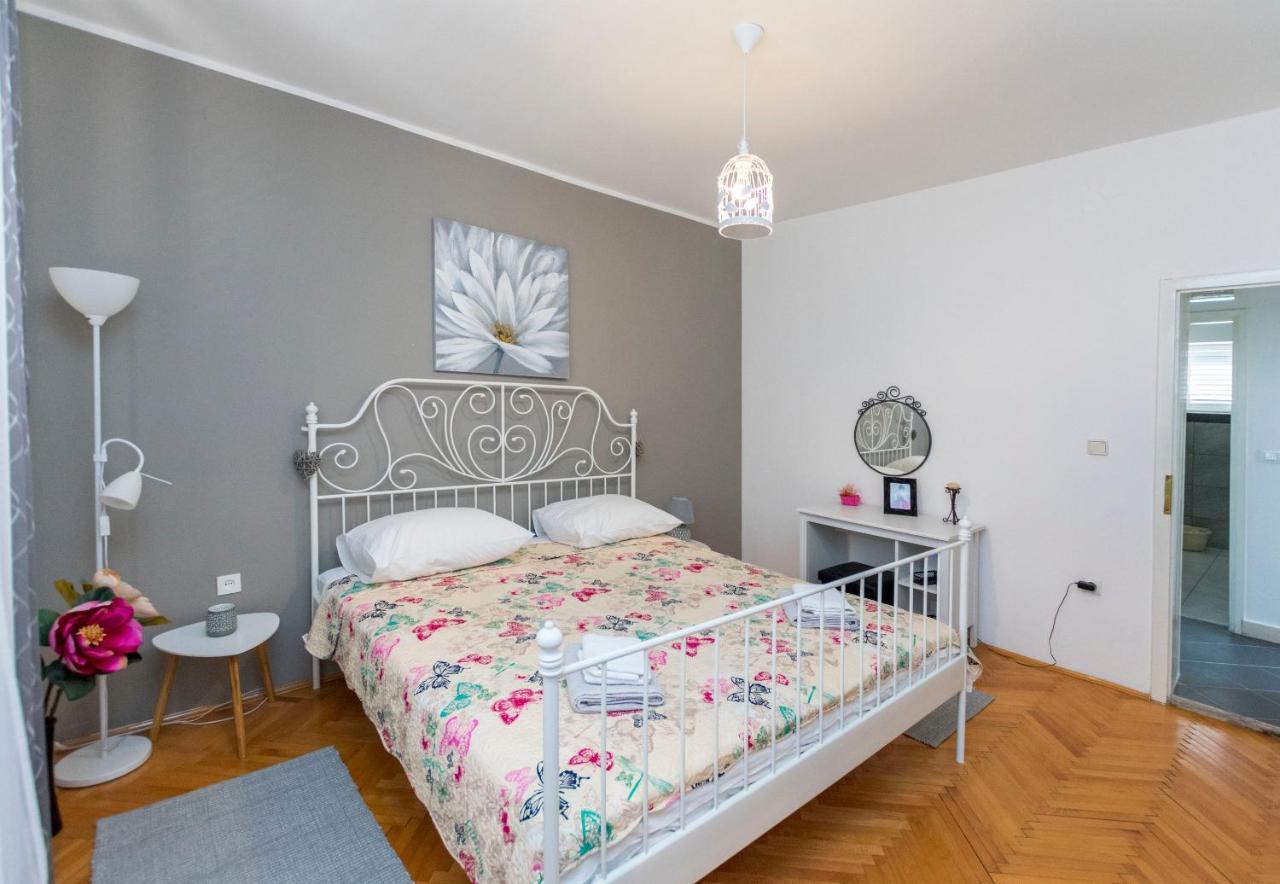 Apartments Zmika Primosten Exterior photo